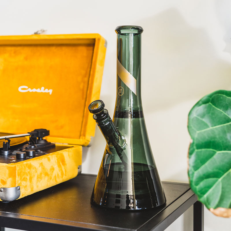 Marley Natural – Rauchglas-Wasserpfeife mit goldenem Streifenaufkleber